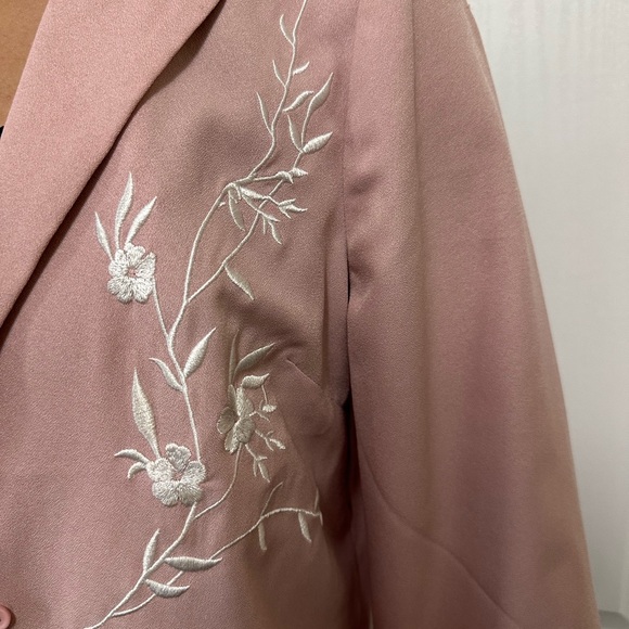 Guess Lightweight Blazer - Picture 2 of 4